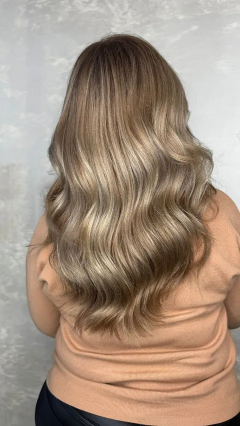 Koloryzacja balayage — długie blond włosy, Salon Fryzur AR Tarnów